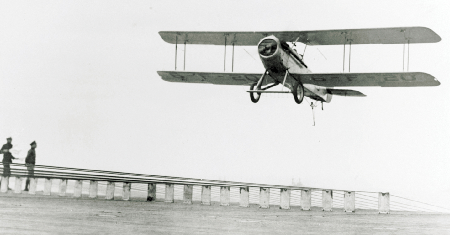 A VE-7 aircraft, using a tailhook, lands on USS Langley in May 1927, using longitudinal wires on fiddle bridges for an arresting arrangement. A VE-7 aircraft, using a tailhook, lands on USS Langley in May 1927, using longitudinal wires on fiddle bridges for an arresting arrangement.